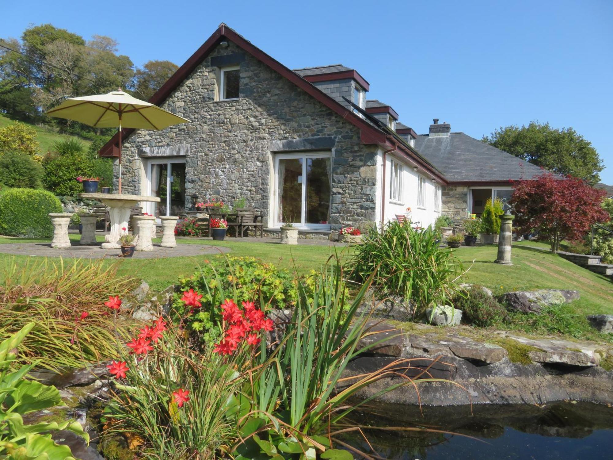 Heulwen Guest House Dolgellau Exterior photo